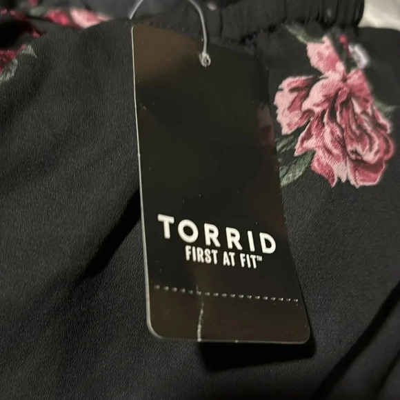TORRID NEW WOMENS PLUS PINK FLORAL TOP SHIRT BLOUSE SUMMER FALL CASUAL SZ 1X 2X - Picture 4 of 5